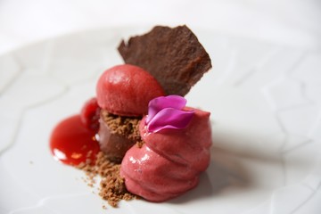 レストランの綺麗なデザート