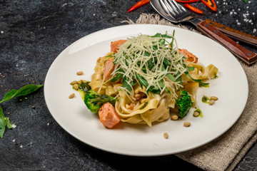 tagliatelli pasta with salmon