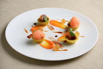 レストランの綺麗なデザート