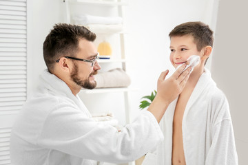 Obraz na płótnie Canvas Dad teaching his son to shave in bathroom
