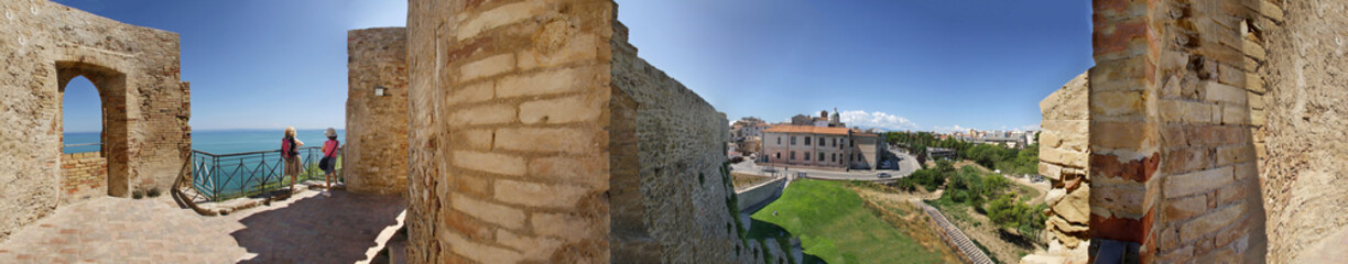 Fototapeta na wymiar Ortona, castello aragonese, panoramica a 360°