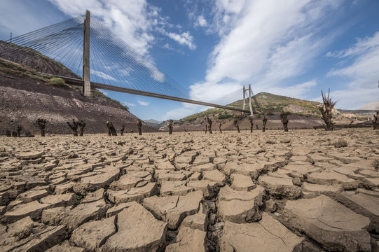 Reservoir of Barrios de Luna, Leon, Spain. Dry reservoir bottom, photograph taken during the great drought of 2017.