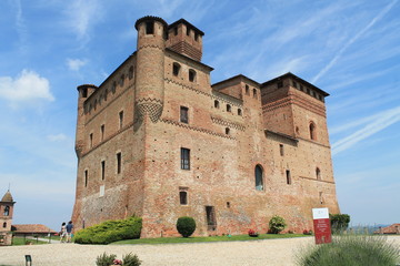 Obraz premium Castello con torri in mattoni