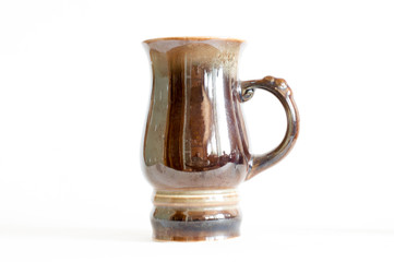кувшин с ручкой для воды или молока,на белом фоне