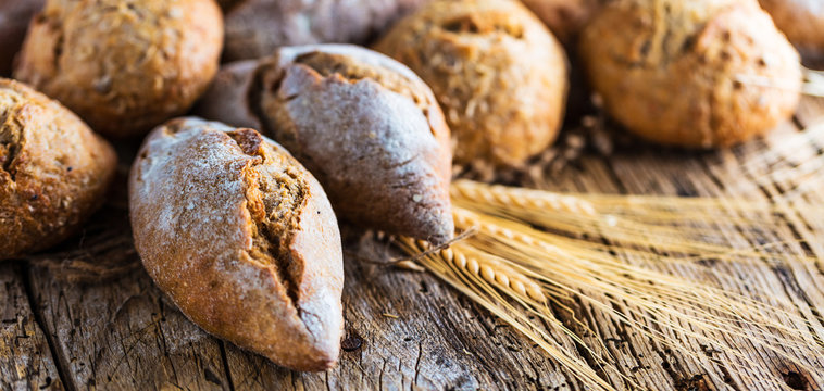 Knusprige br&ouml;tchen vom B&auml;cker