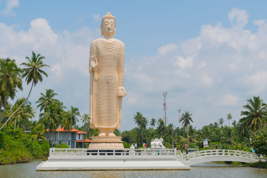 Peraliya Buddha Statue in Hikkaduwa
