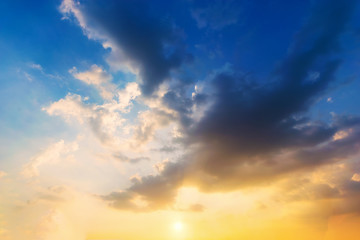 Obraz premium Sky blue and orange light of the sun through the clouds in the sky