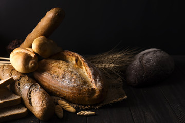 ASSORTED SELECTION OF FRESH BREAD LOAVES AND ROLLS