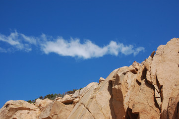 Fototapeta premium pietra e cielo con nuvole