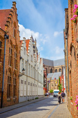 Fototapeta na wymiar Beautiful narrow streets and traditional houses in the old town of Bruges (Brugge), Belgium