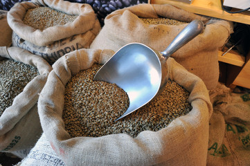 operation of mixing roasted coffee