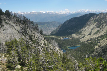 Pireneje, Hiszpania - stawy w Parku Narodowym Aigüestortes i Estany de Sant Maurici