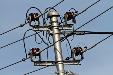 konservative Elektrizität ein Leitungenhalter als Nahaufnahme © Helmut