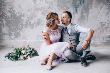 Obraz premium Photo session of the newlyweds in the studio.
