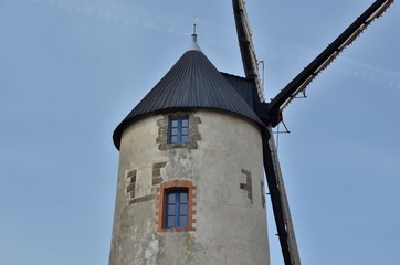 Rairé en Vendée. Créé vers 1560, seul moulin à vent de France ayant toujours fonctionné