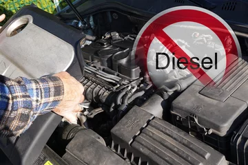 Foto auf Acrylglas Diesel Fahrverbot - Diesel Motor umrüsten © WS-Design