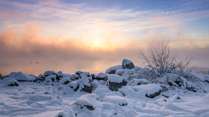 морозное весеннее утро на туманном озере, Россия, Урал, март © 7ynp100