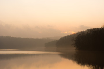 Fototapeta na wymiar Sunrise Lake 