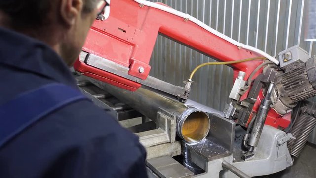the man followed the work of industrial cut tube machine