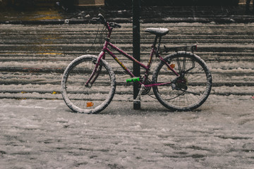 Fototapeta na wymiar Bicycle in the snow