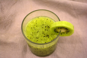smoothie with kiwi