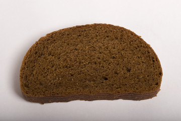 Brot. Grain Food Group. Black bread. Type of bread on top. Sliced bread on a white background.

