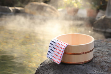 Naklejka premium Ryokan kąpiel na świeżym powietrzu-onsen