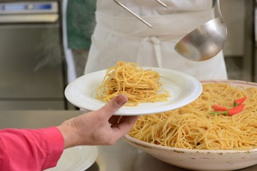 イタリア料理 シェフの手元 パスタ