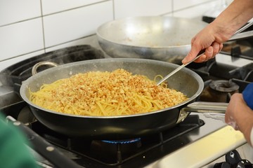 イタリア料理 シェフの手元 パスタ