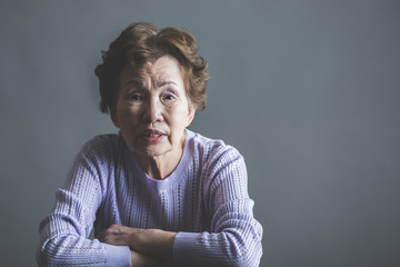 高齢者女性 スタジオ撮影