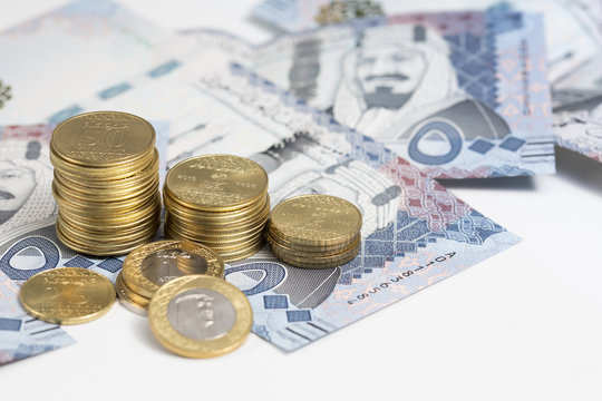 Saudi Riyal coins on Saudi notes