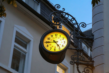 Fototapeta na wymiar Beautiful city clock