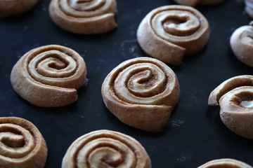 selbstgemachte schwedische Zimtschnecken zum nachtisch