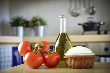 cherry tomatoes, mozzarella and olive oil, the main ingredients to make pizza margherita