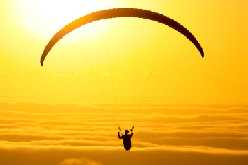 Gleitschirm - Sundowner am Signal Hill