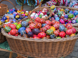 Wielkanocne pisanki na świątecznym kiermaszu © JDziedzic