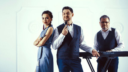 Obraz premium Music band performing in a studio