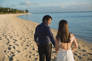 bride and groom walking on the beach of Mauritius