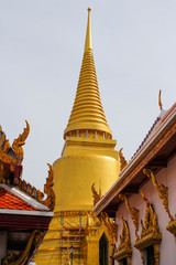 Naklejka premium Beautiful Golden Pagoda in Grand Palace the Emerald Buddha Temple Thailand