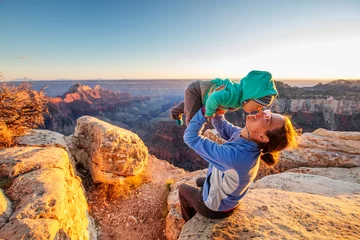 Küchenrückwand glas motiv Eine Mutter mit Baby-Sohn im Grand Canyon National Park, North Rim, Arizona, USA © Maygutyak