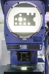 High precision workpiece quality control dimension by projector profile machinery in industrial