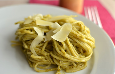 pasta spaghetti with pesto sauce