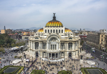 Fototapeta na wymiar Palacio de Bellas Artes or Palace of Fine Arts, a famous theater,museum and music venue in Mexico City
