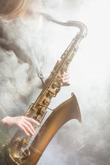 Obraz premium Saxophone in the fog