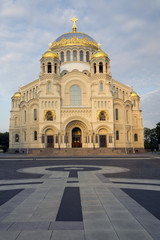 Fototapeta na wymiar Orthodox Naval cathedral of St. Nicholas in Kronshtadt, Saint-petersburg Russia..