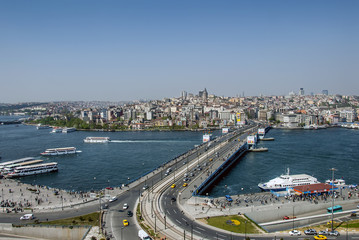 Fototapeta premium Istanbul, Turkey, 25 April 2006: Galata Bridge at sunny day.
