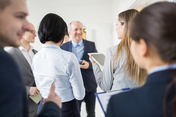 Gruppe Geschäftsleute bei einem Treffen