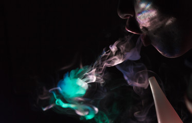 produces smoke in the form of Medusa's mouth in the colored rays of light