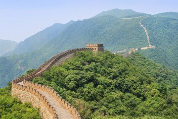 Magnifique Grande Muraille dans un environnement verdoyant, Pékin, Chine