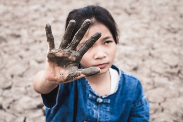 The women on the arid soil in hot weather lacked drinking water.